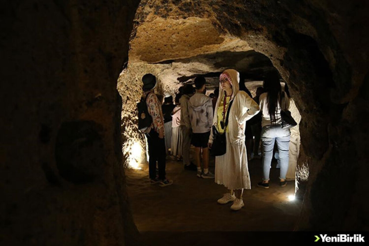 Kapadokya'da turistler aşırı sıcaklar nedeniyle rotalarını yer altı şehrine çevirdi