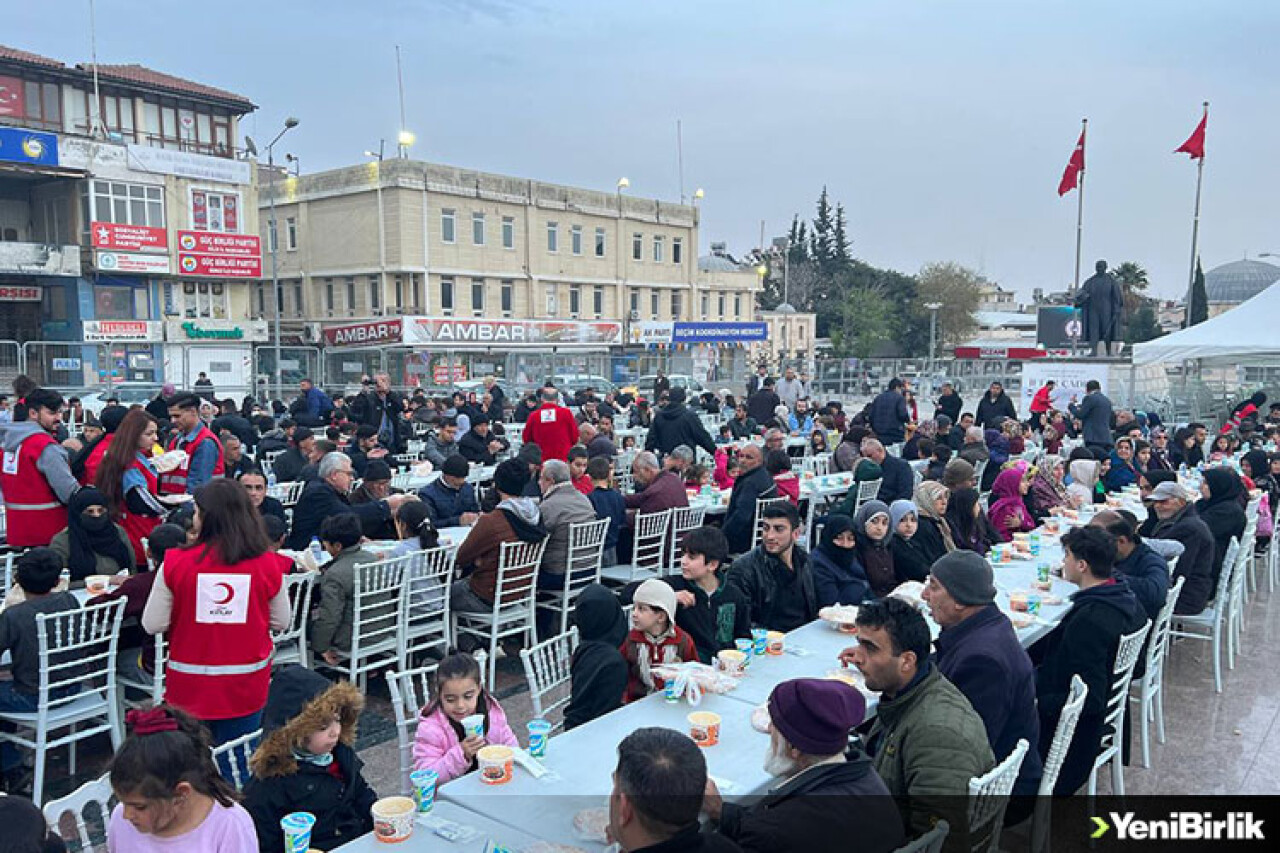 Kilis'te bin depremzedeye iftar verildi