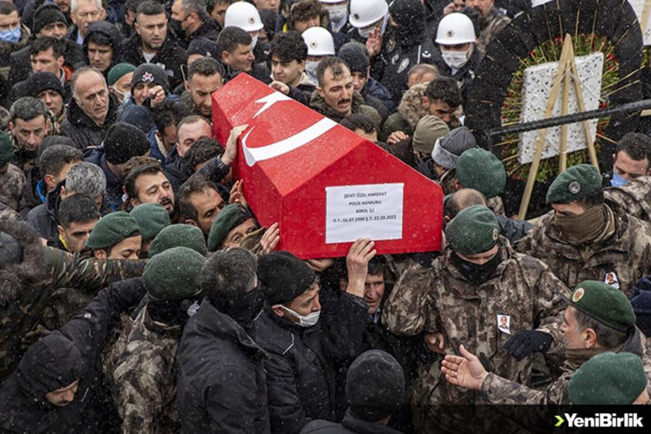 Bingöl'de şehit olan özel harekat polisleri son yolculuklarına uğurlandı