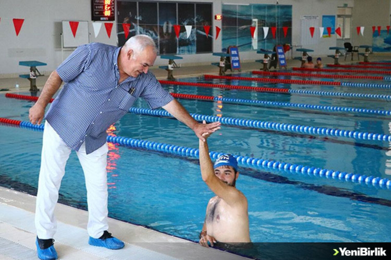 Otizmli Barkın yüzme sayesinde sosyalleşip özgüvenini artırdı