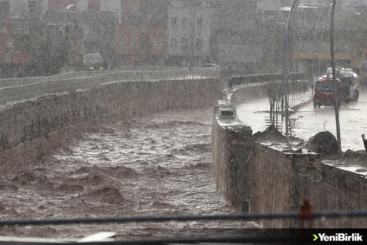 Şanlıurfa'da sağanak etkili oluyor