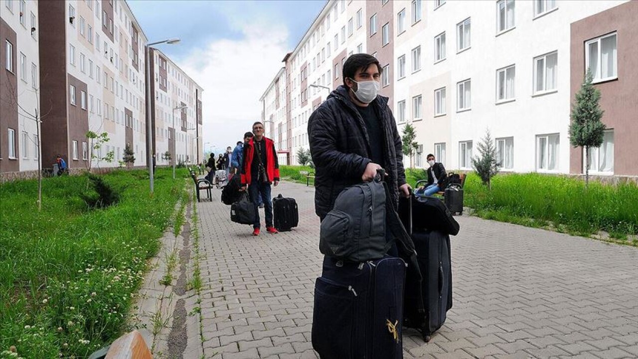 Bingöl'de karantina süreci tamamlanan vatandaşlar memleketlerine uğurlandı