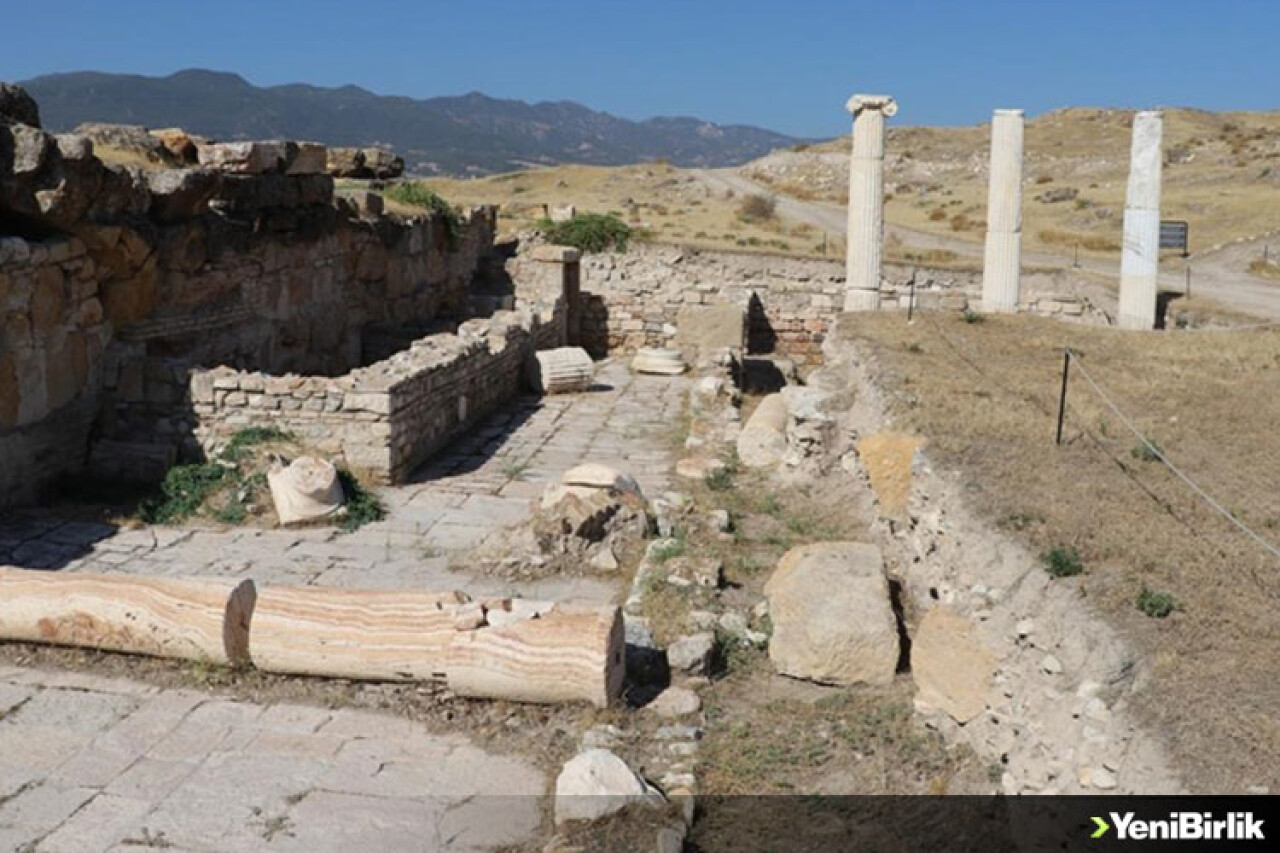 Denizli'deki antik kent Tripolis'teki depremlerin izleri gün ışığına çıkartılıyor