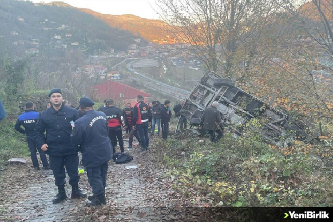 Zonguldak'ta şarampole devrilen servis aracındaki 1 öğrenci öldü, 18 kişi yaralandı