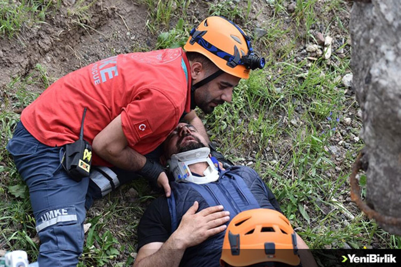 Kars'ta 6 ilden UMKE ekibin katılımıyla deprem tatbikatı yapıldı