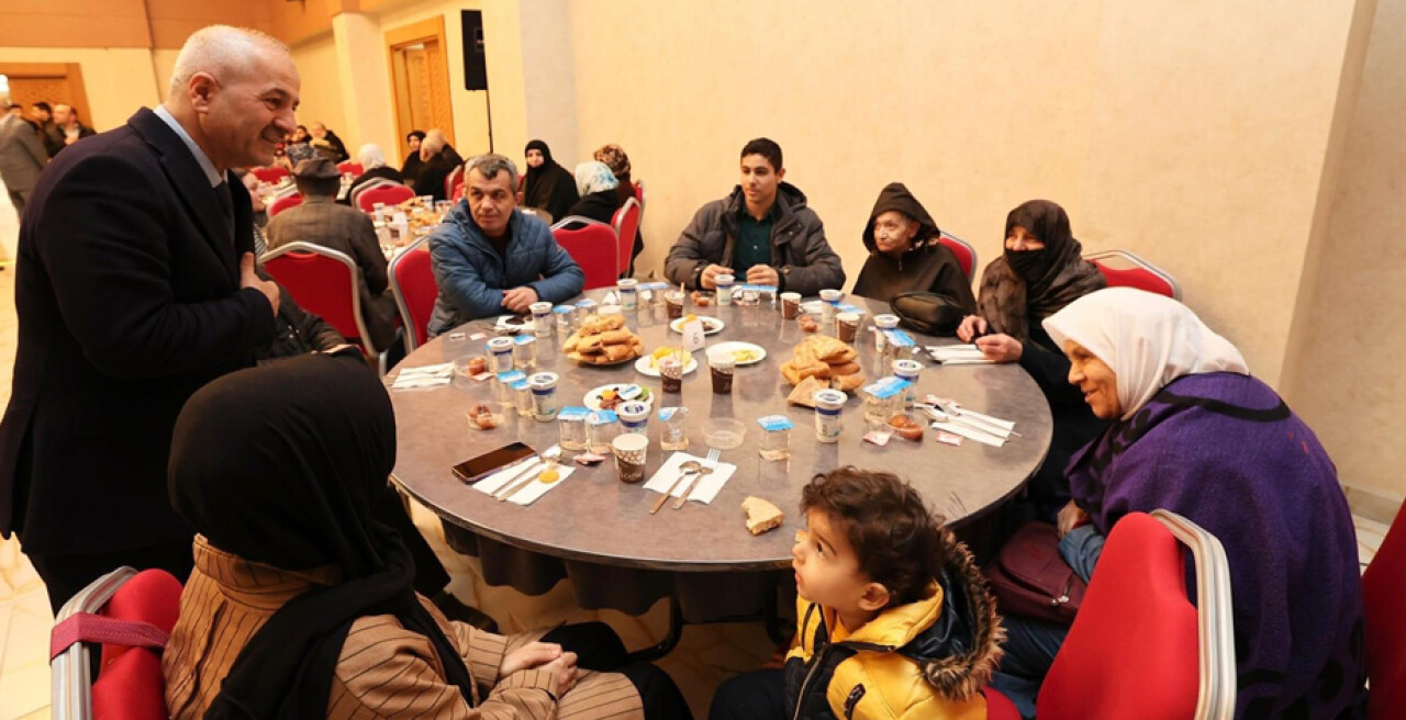 BAŞKAN BÜYÜKGÖZ GEBZE'NİN ÇINARLARINI İFTARDA AĞIRLADI