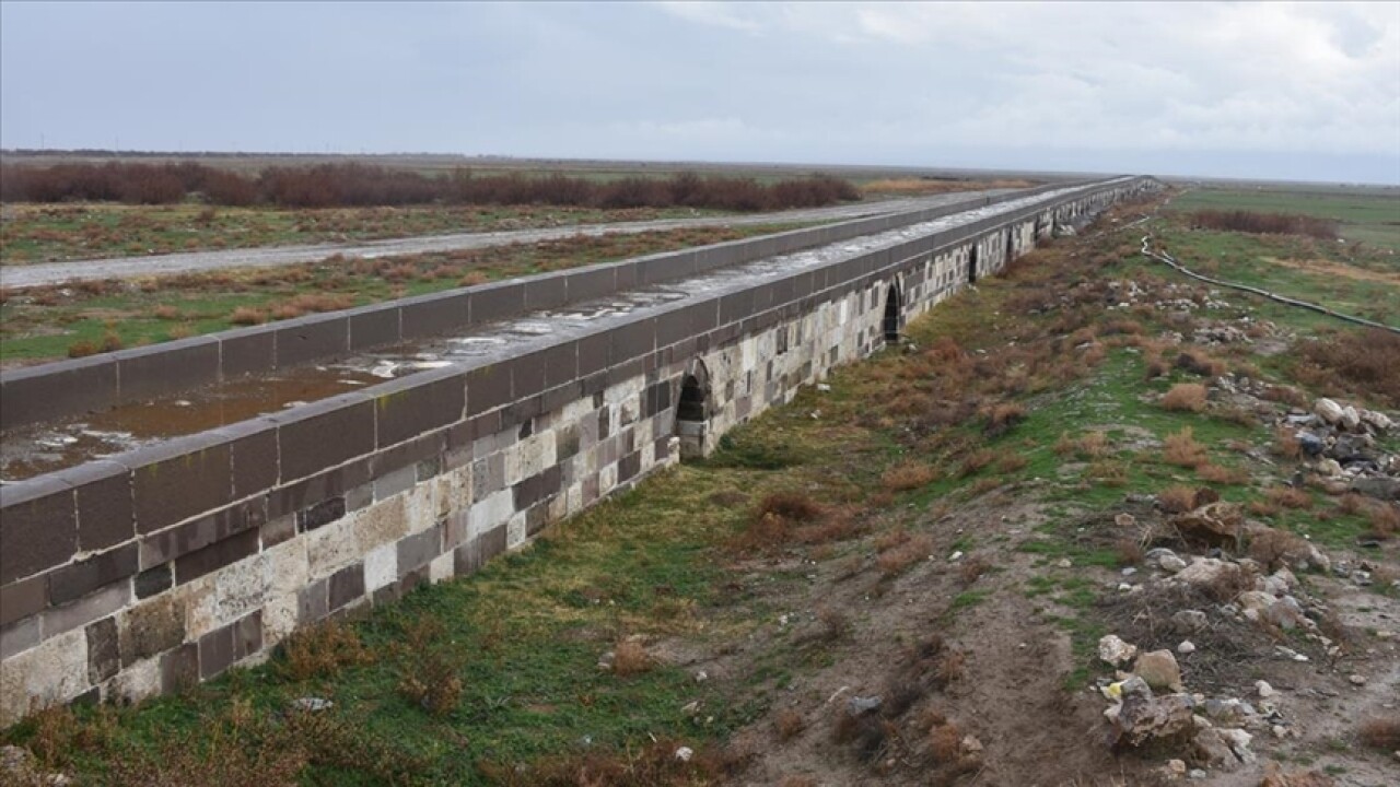 Afyonkarahisar'daki 871 yıllık Kırkgöz Köprüsü turizme kazandırılacak