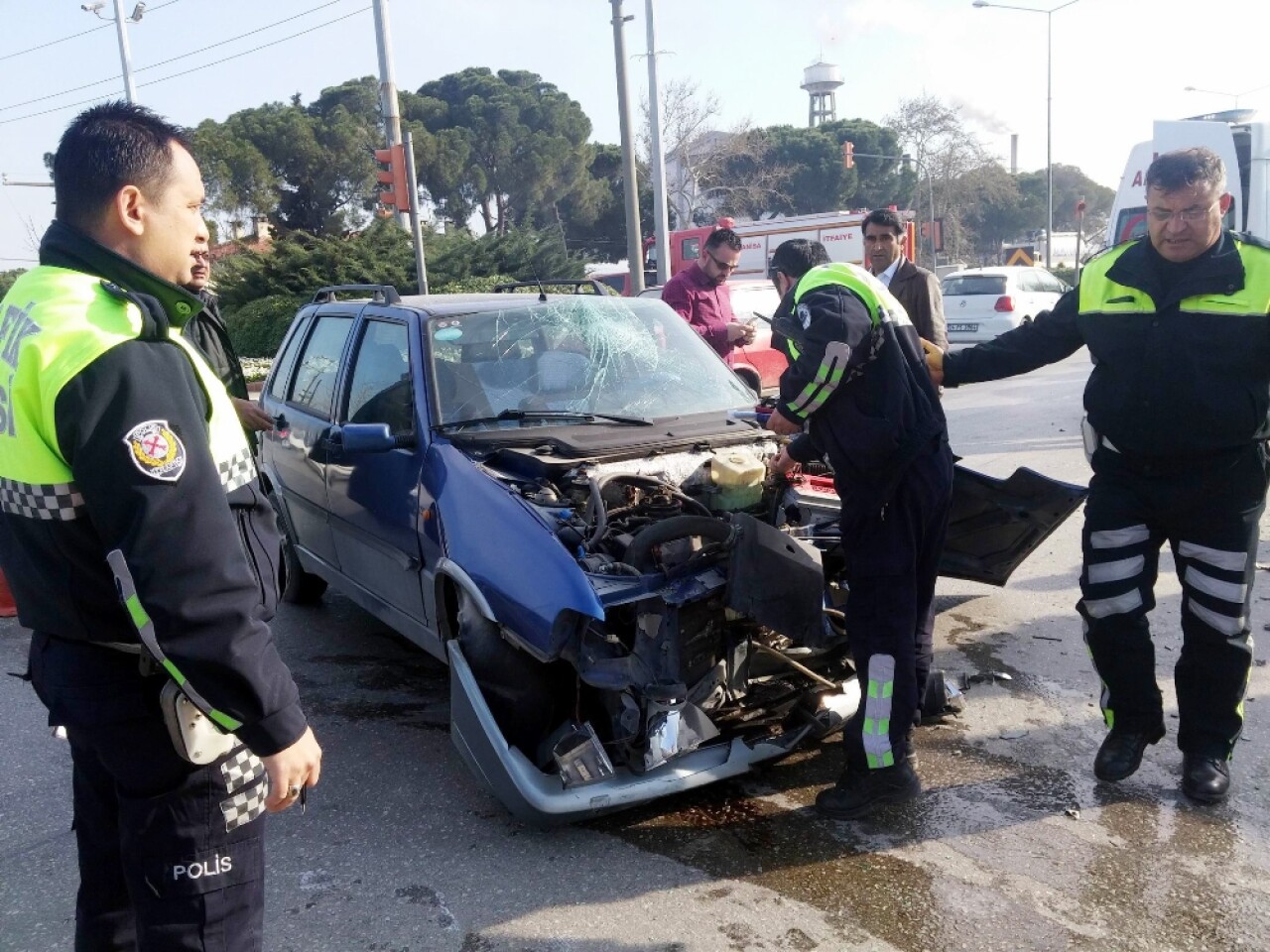 İki otomobil çarpıştı: 5 yaralı