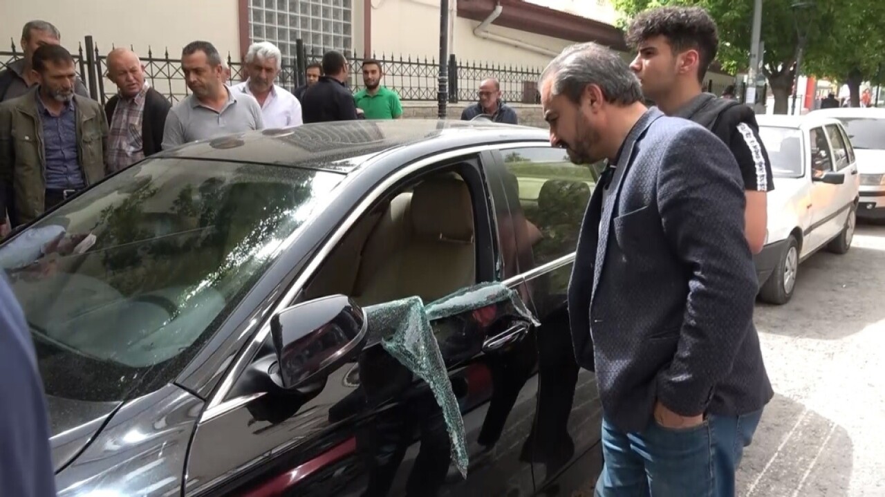 Gündüz Vakti Camını Patlattıkları Otomobili Soydular