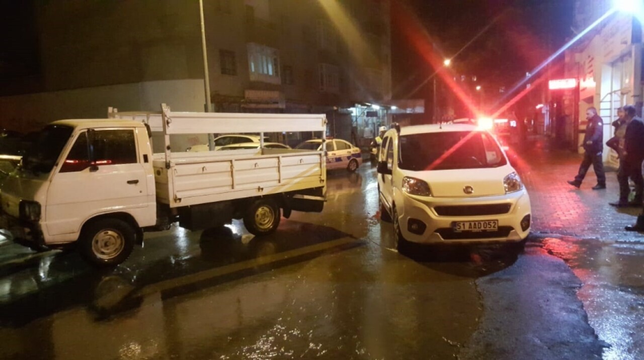 Kendi Kendine Hareket Eden Kamyoneti İçin "cin Girmiş" Dedi