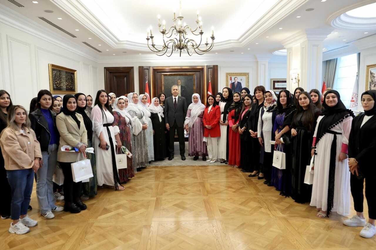 İçişleri Bakanı Yerlikaya, Şırnak'tan gelen şehit ve gazi ailelerini ağırladı