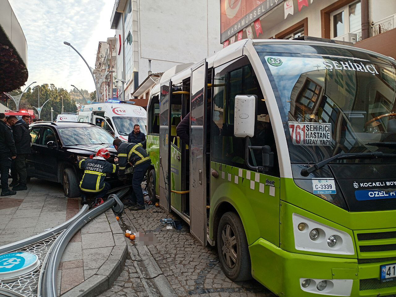 Otobüs durağında bekleyenlere çarpan cipin sürücüsüne ev hapsi