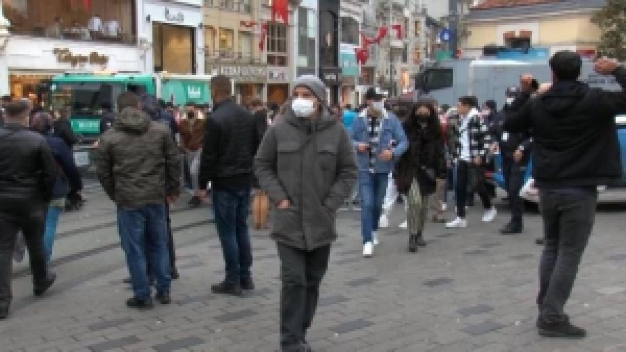 Taksim'de yeni yıla saatler kala polis tek tek aradı