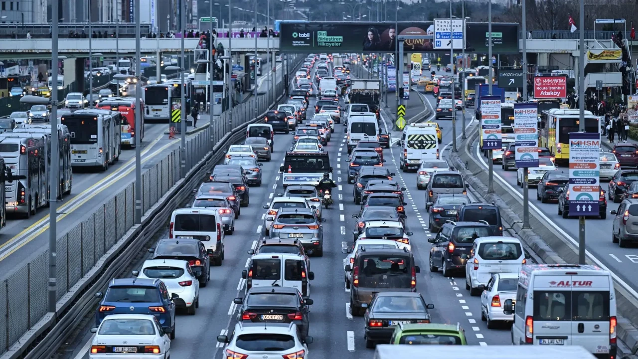 İstanbul'da canlı yol trafik yoğunluğu nasıl, Avrupa ve Anadolu Yakası'nda trafik ne durumda? 4