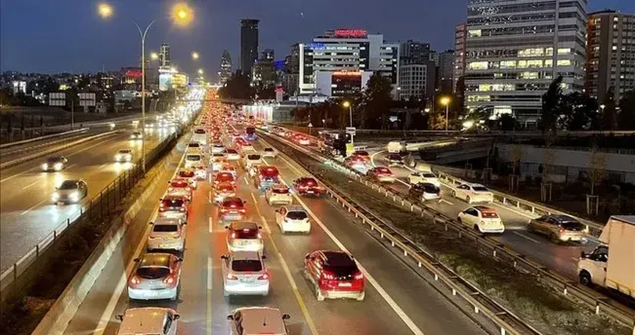 İstanbul'da canlı yol trafik yoğunluğu nasıl, Avrupa ve Anadolu Yakası'nda trafik ne durumda? 1