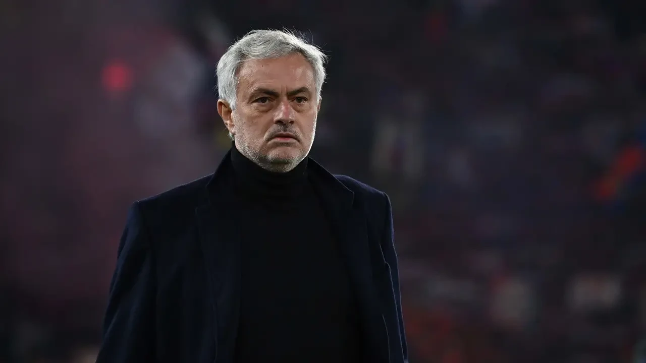 Jose Mourinho biletlerini kesti! Fenerbahçe'de 2 yıldız gönderiliyor 1