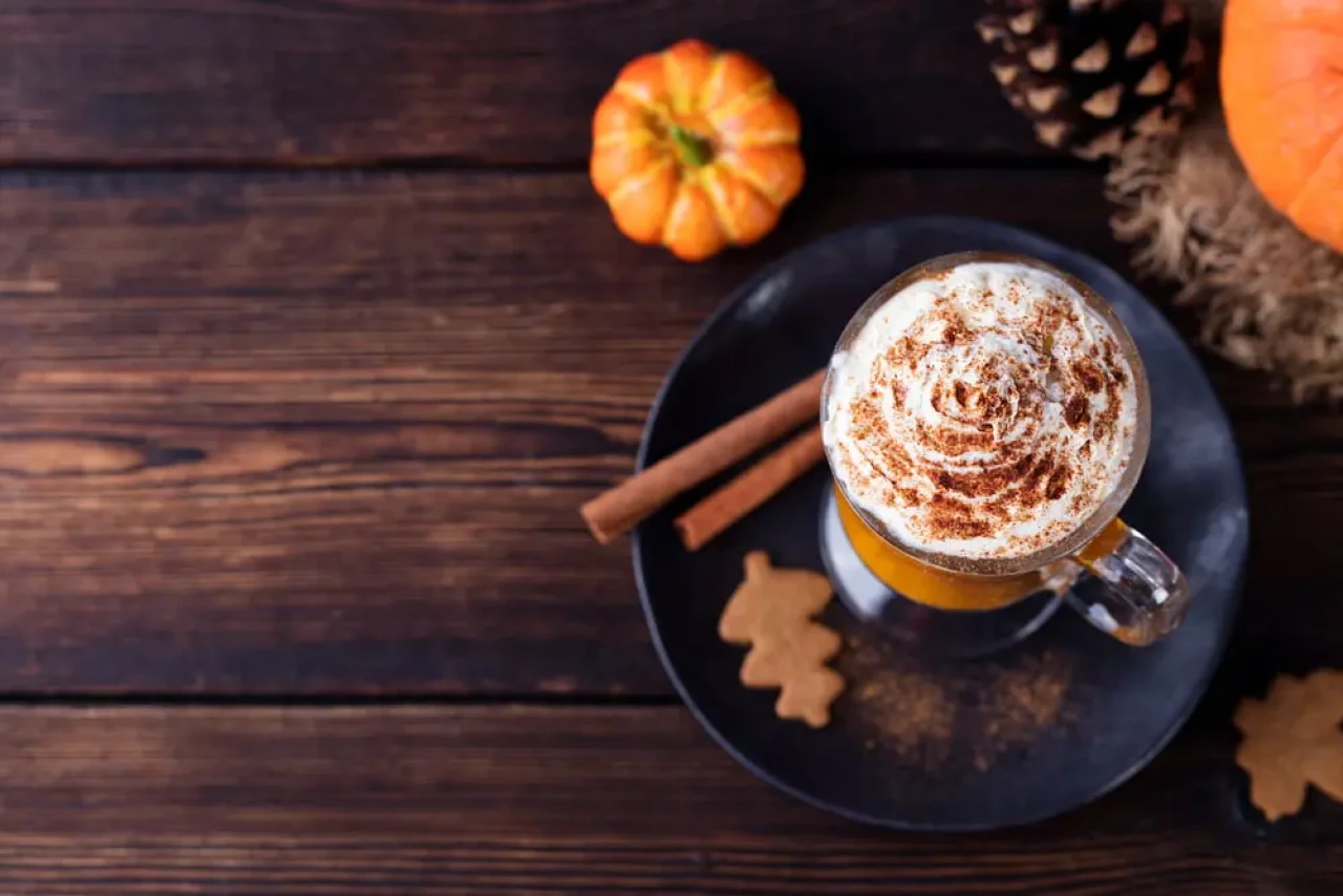 Dünya para harcamadan orjinal Pumpkin Spice Latte'yi (Balkabaklı Latte) evinizde daha ucuz ve orjinal tarifiyle deneyin! 1