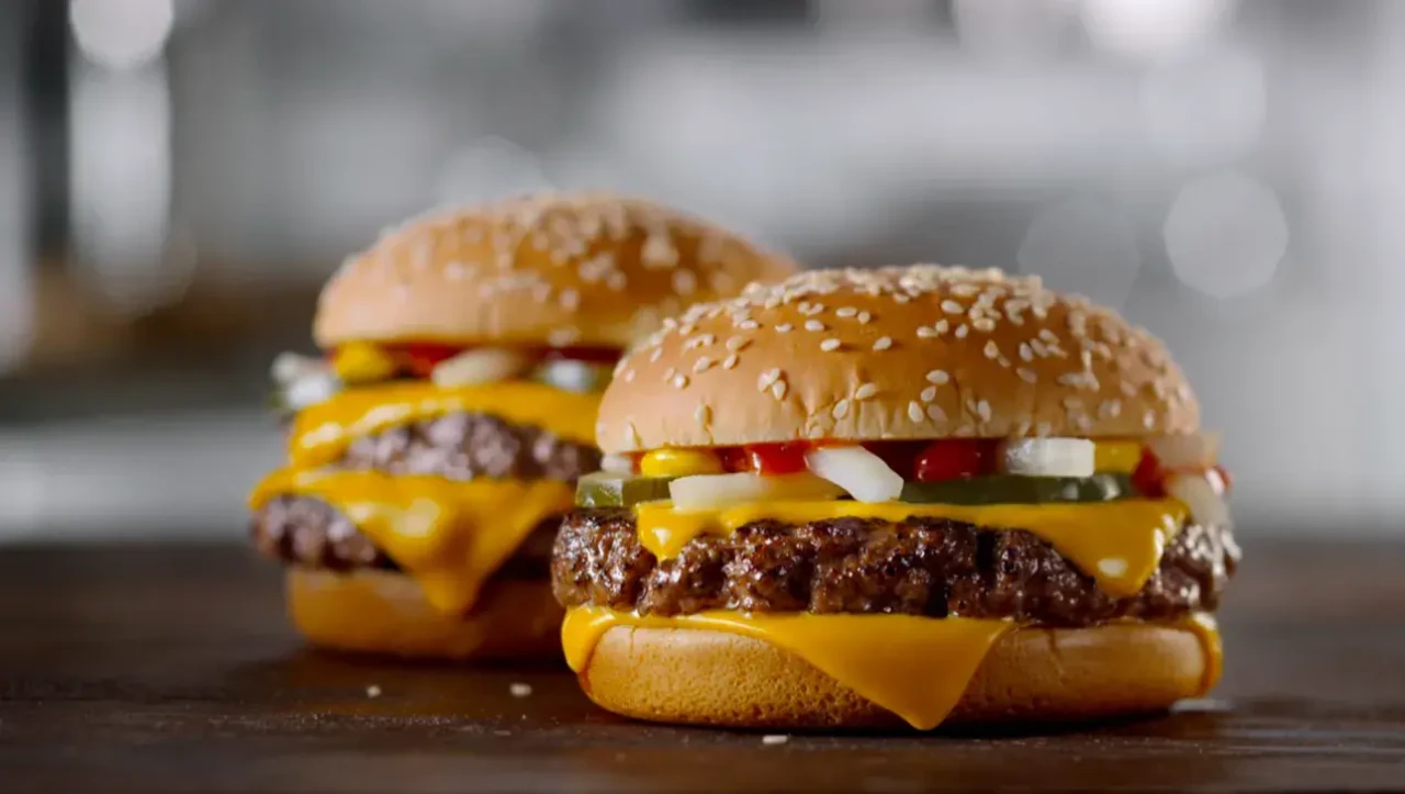 Ünlü fast food zincirinde şok! Hamburgerlerde koli basili çıktı! 1