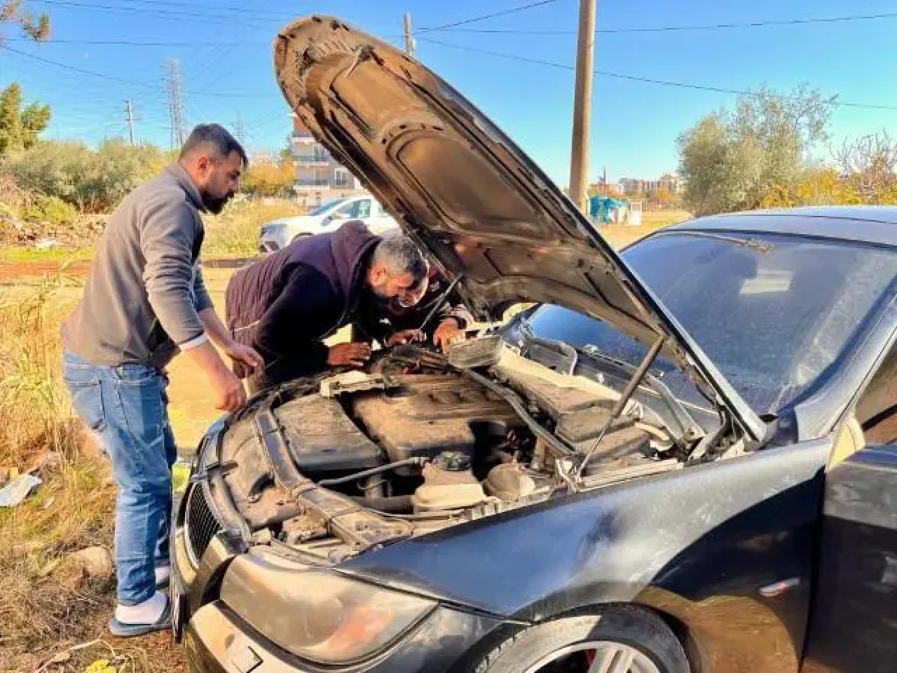 Lüks otomobilin sahibi hayatının şokunu yaşadı! Mahalleli haber verince geldi ancak... 8