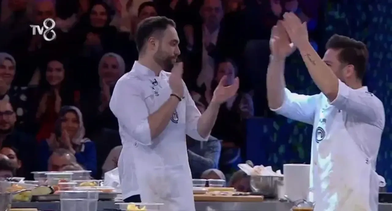 MasterChef’te Büyük Final! Onur Üresin Şampiyonluk Kupasını Kaldırdı! Canlı Yayındaki Büyük Final Nefes Kesti 1