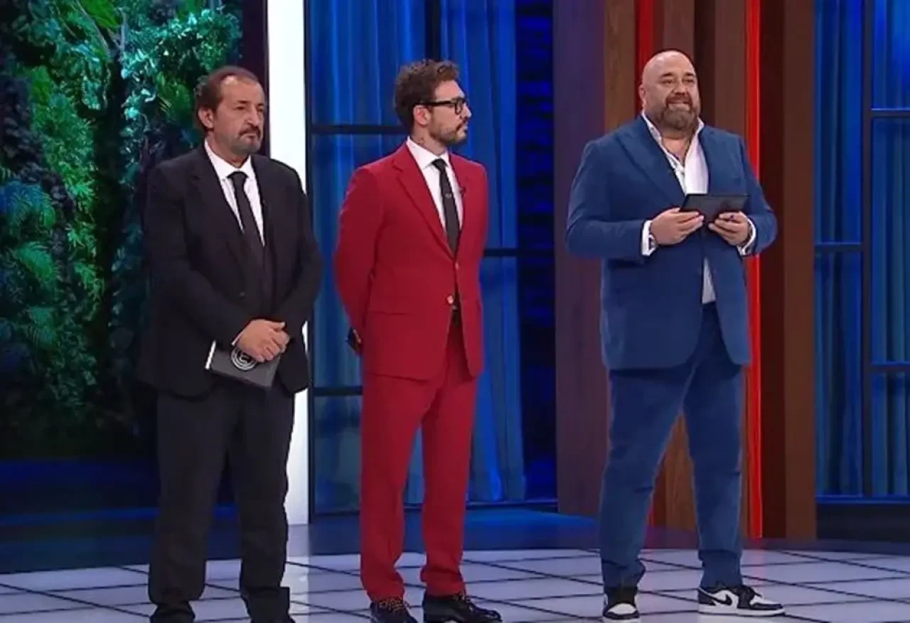 MasterChef’te Büyük Final! Onur Üresin Şampiyonluk Kupasını Kaldırdı! Canlı Yayındaki Büyük Final Nefes Kesti 11