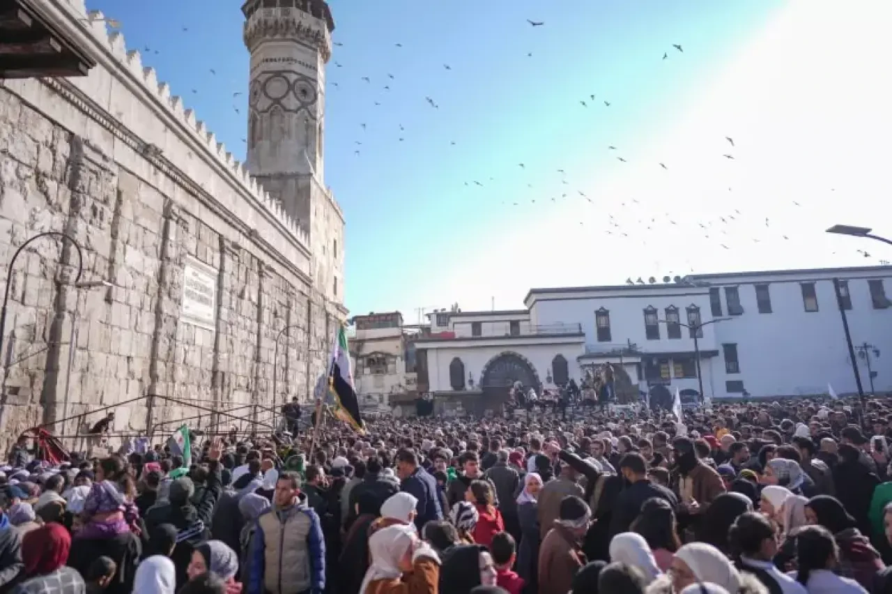 Emevi Camii’nde Cuma Namazında İzdiham Nedeni Ortaya Çıktı! Yapılan O Duyuru Yüzünden.... 7