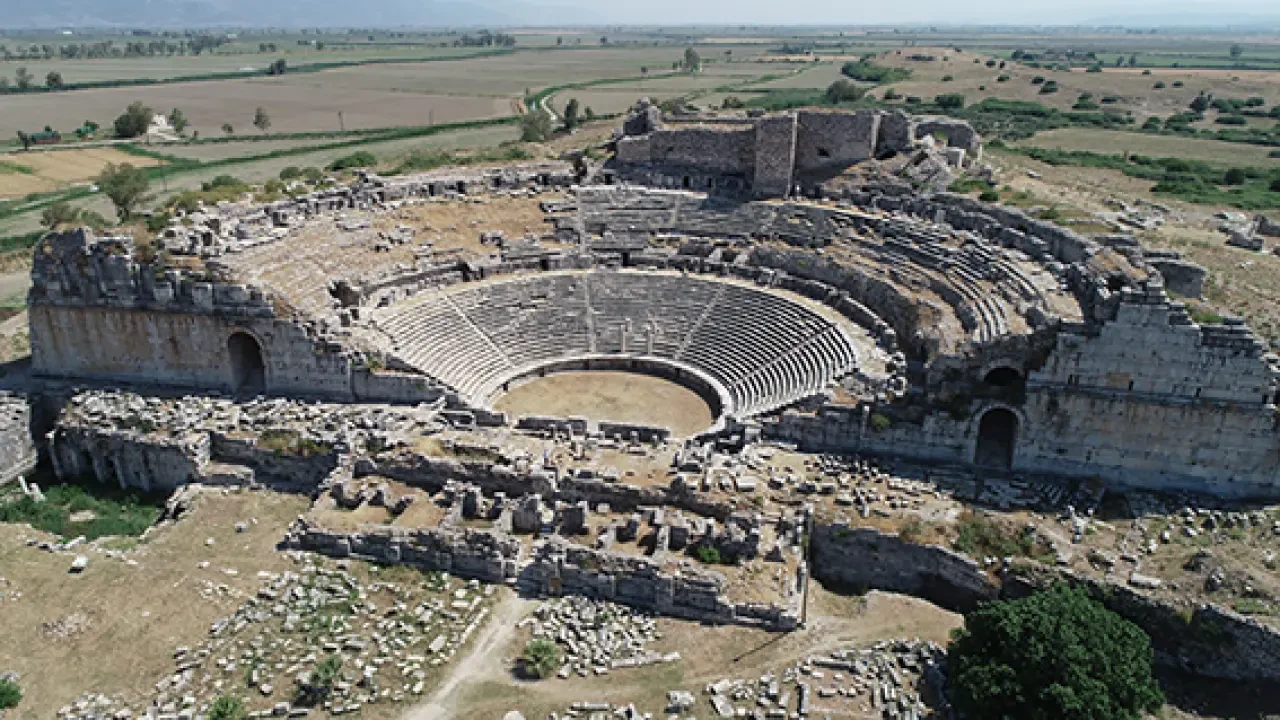 Didim’in tarihi yolculuğu: Antik kentlerden tapınaklara... 4