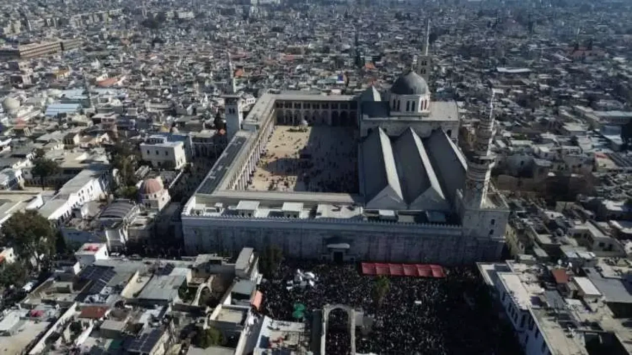 Emevi Camii’nde Cuma Namazında İzdiham Nedeni Ortaya Çıktı! Yapılan O Duyuru Yüzünden.... 6