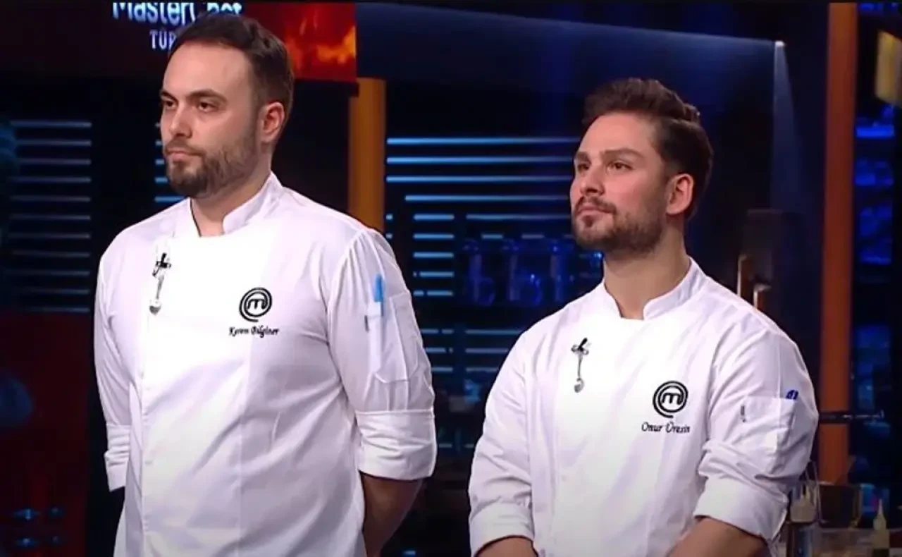 MasterChef’te Büyük Final! Onur Üresin Şampiyonluk Kupasını Kaldırdı! Canlı Yayındaki Büyük Final Nefes Kesti 8