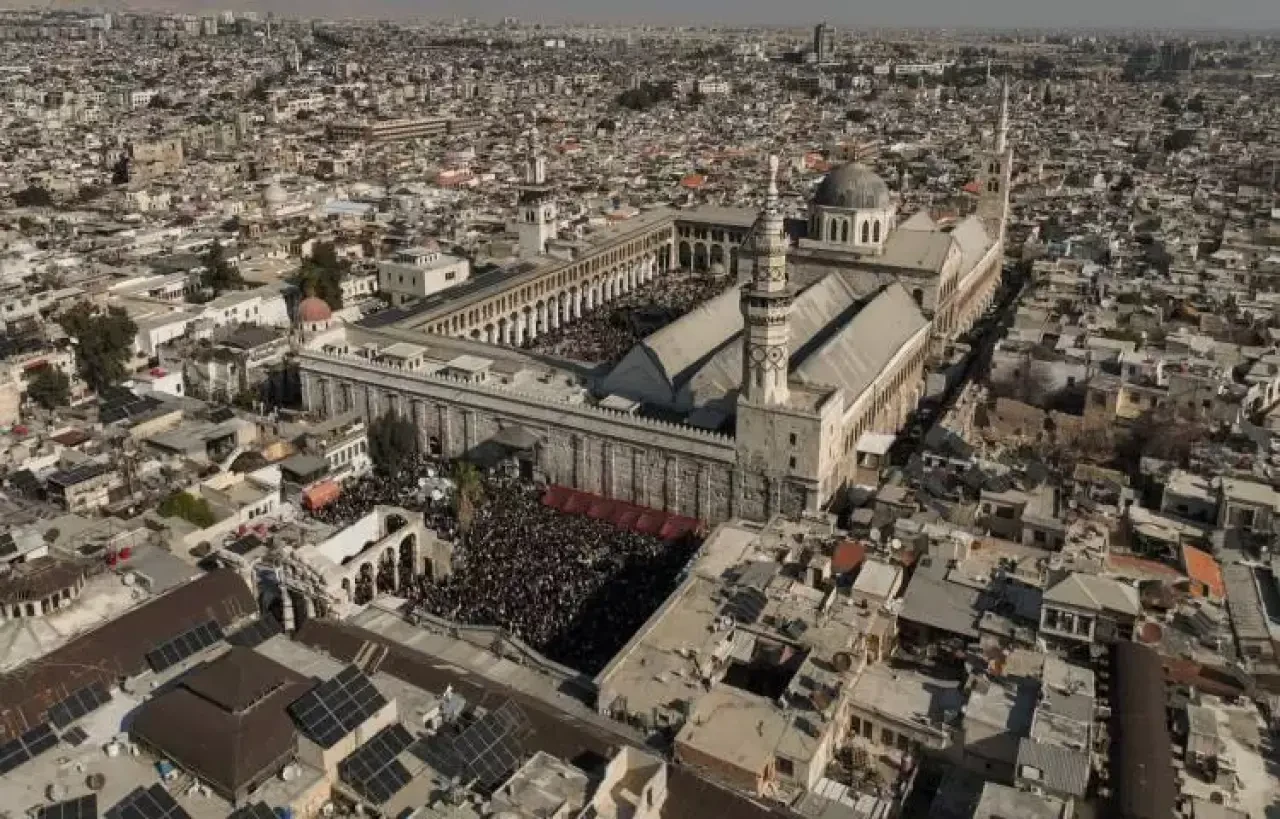 Emevi Camii’nde Cuma Namazında İzdiham Nedeni Ortaya Çıktı! Yapılan O Duyuru Yüzünden.... 1