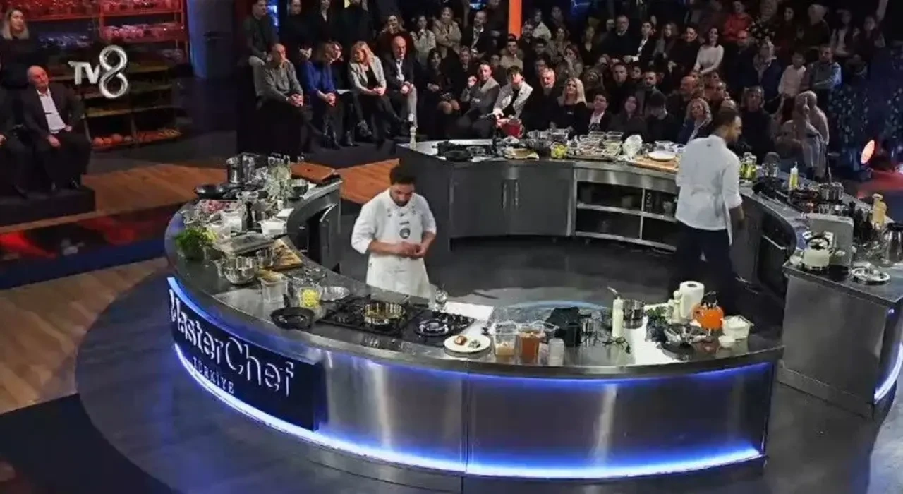 MasterChef’te Büyük Final! Onur Üresin Şampiyonluk Kupasını Kaldırdı! Canlı Yayındaki Büyük Final Nefes Kesti 3