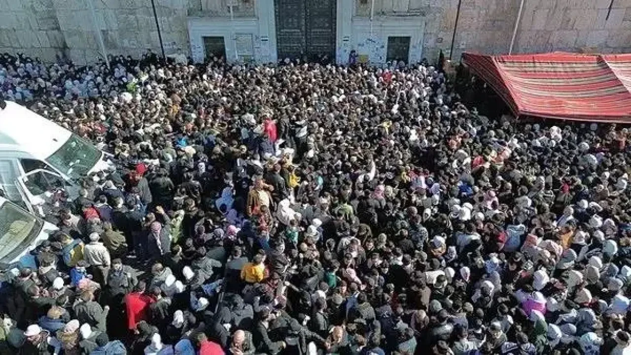 Emevi Camii’nde Cuma Namazında İzdiham Nedeni Ortaya Çıktı! Yapılan O Duyuru Yüzünden.... 2