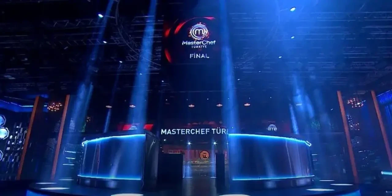 MasterChef’te Büyük Final! Onur Üresin Şampiyonluk Kupasını Kaldırdı! Canlı Yayındaki Büyük Final Nefes Kesti 10