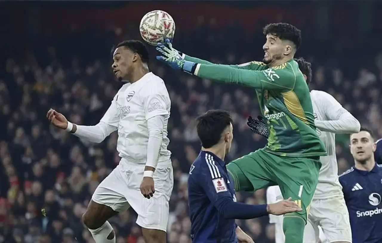 Altay’ın Kurtardığı Penaltı Sonrası Şok Tehditler! Yıldız Futbolcunun Hamile Eşine Çirkin Mesajlar Yağdı 8