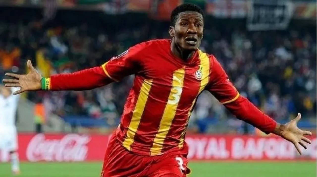 Asamoah Gyan, Milyonlarca Dolar Kazanırken Şimdi Bir Ay Yemek Parasıyla Hayatta Kalıyor! 9