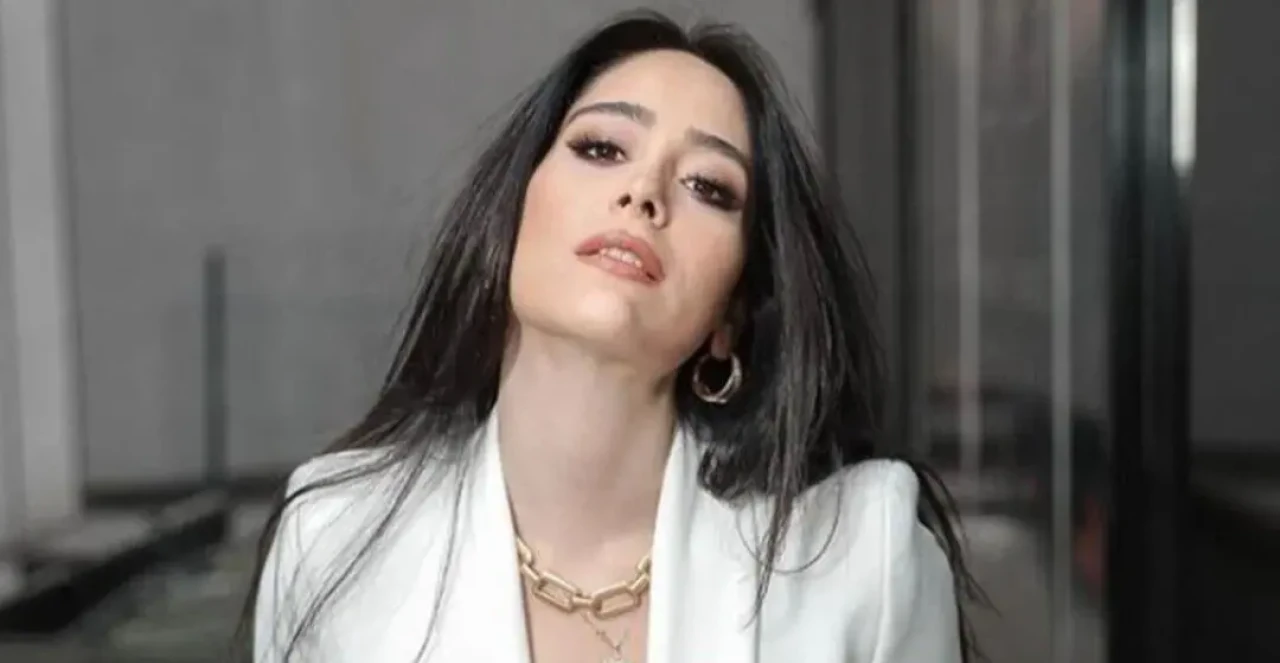 Gizem Tuncer’in Şaşırtan Değişimi! Siyah Mayosuyla Yılbaşı Dansı Olay Oldu 3