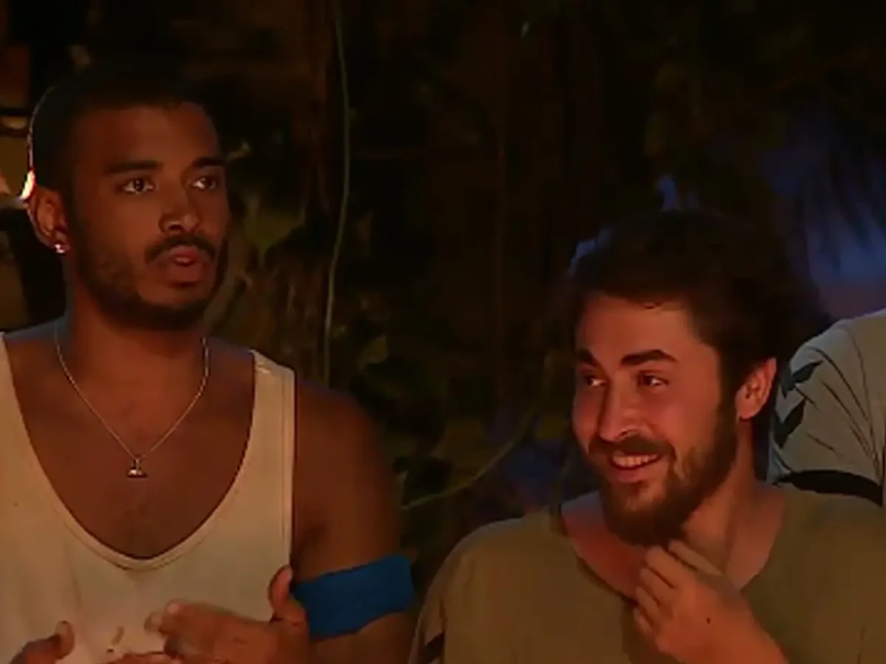 Survivor'da Efecan’ın Eşi Duygu, Semih’i Görünce Şoke Oldu! 3