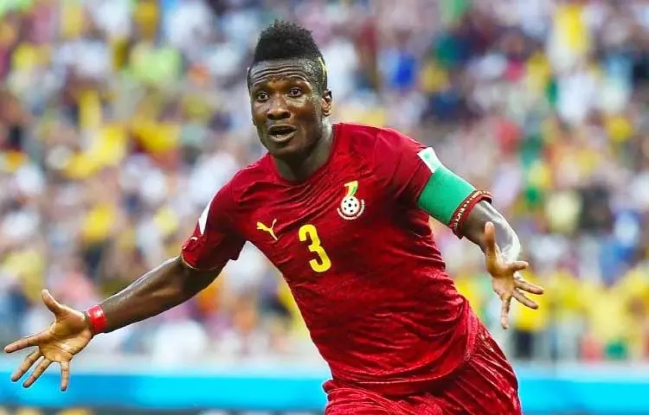 Asamoah Gyan, Milyonlarca Dolar Kazanırken Şimdi Bir Ay Yemek Parasıyla Hayatta Kalıyor! 7