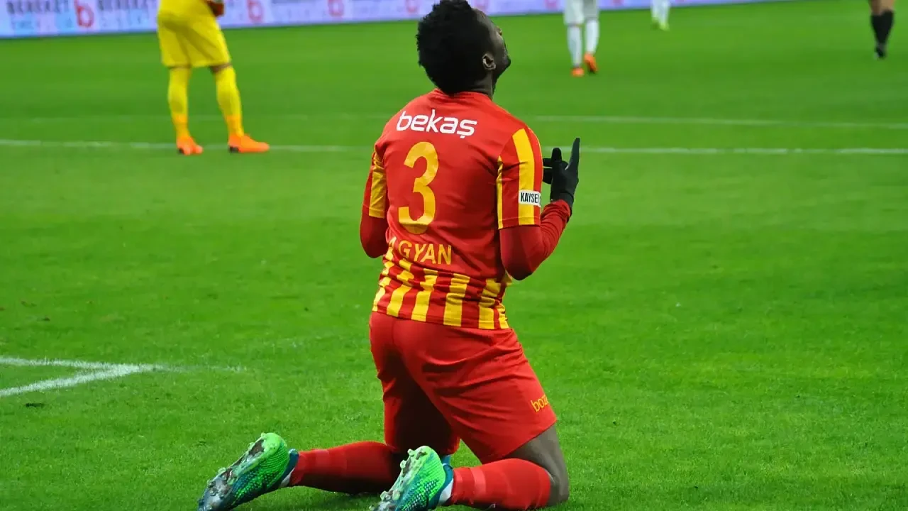 Asamoah Gyan, Milyonlarca Dolar Kazanırken Şimdi Bir Ay Yemek Parasıyla Hayatta Kalıyor! 1