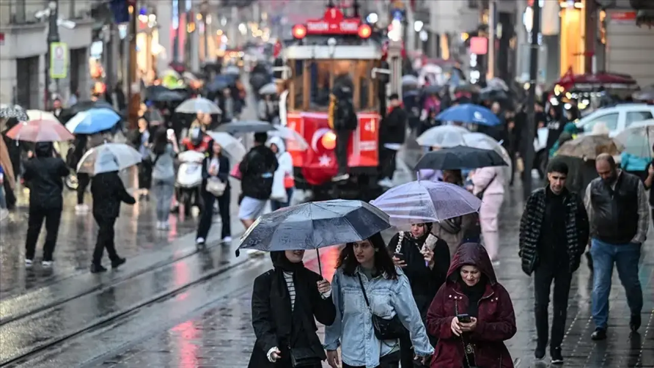 İstanbul'da bugün hava nasıl, yağmur var mı, hafta sonu sıcaklık düşüyor mu? 25 Ekim 2024