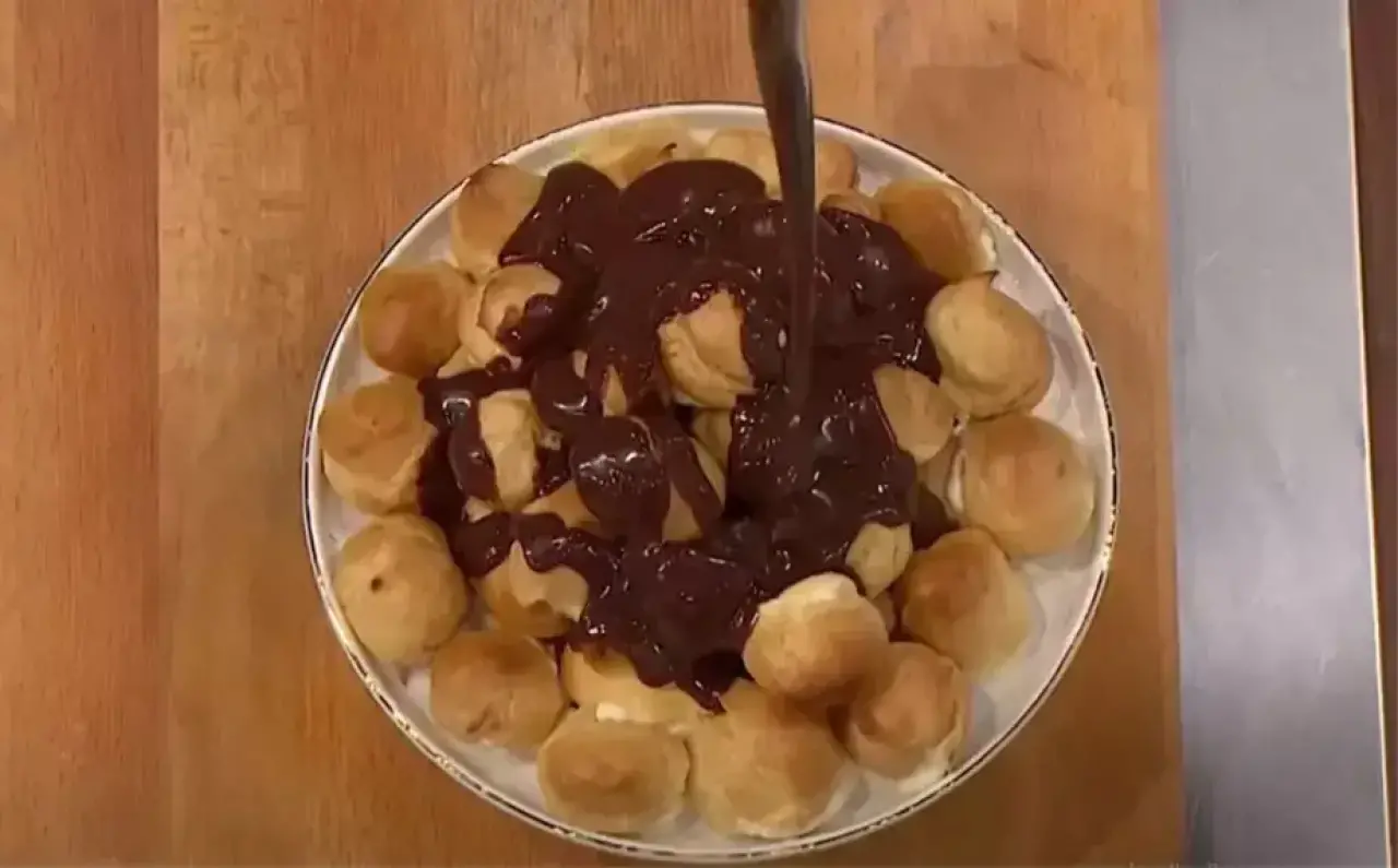 Profiterol Malzemeleri Neler ve Yapım Aşamaları Nasıl? MasterChef Usulü Profiterol Tarifi