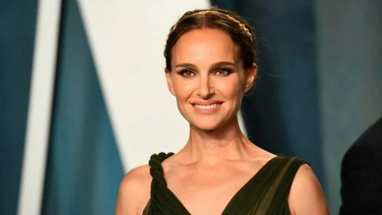 Oscar Ödüllü Yıldız Natalie Portman İstanbul Sokaklarında! Hayranlarını Büyüledi