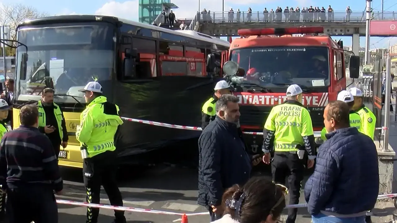 İstanbul'da İETT otobüsünün çarptığı kadın hayatını kaybetti: Şoför gözaltında