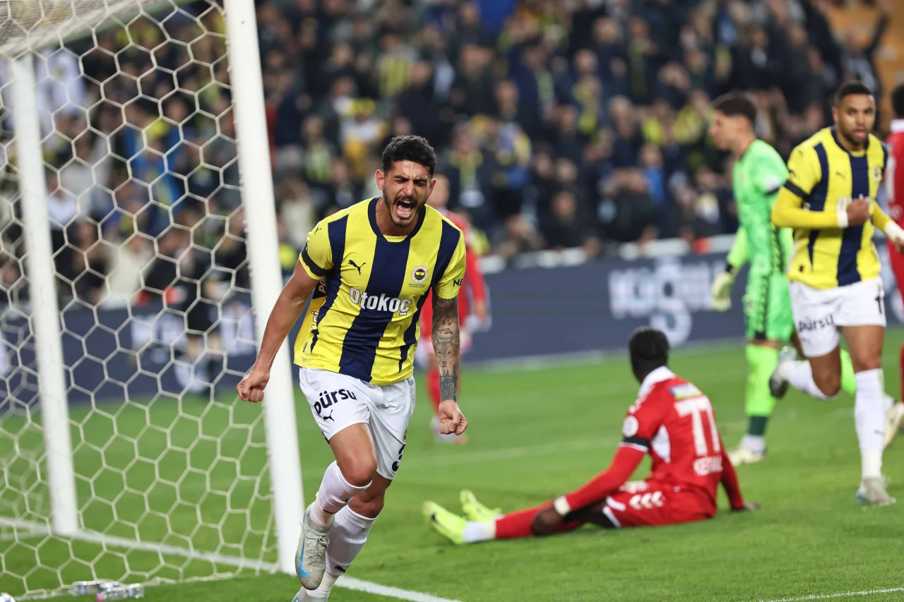 Fenerbahçe Kadıköy'de coştu! Sivasspor'u yıldızlarıyla geçti...