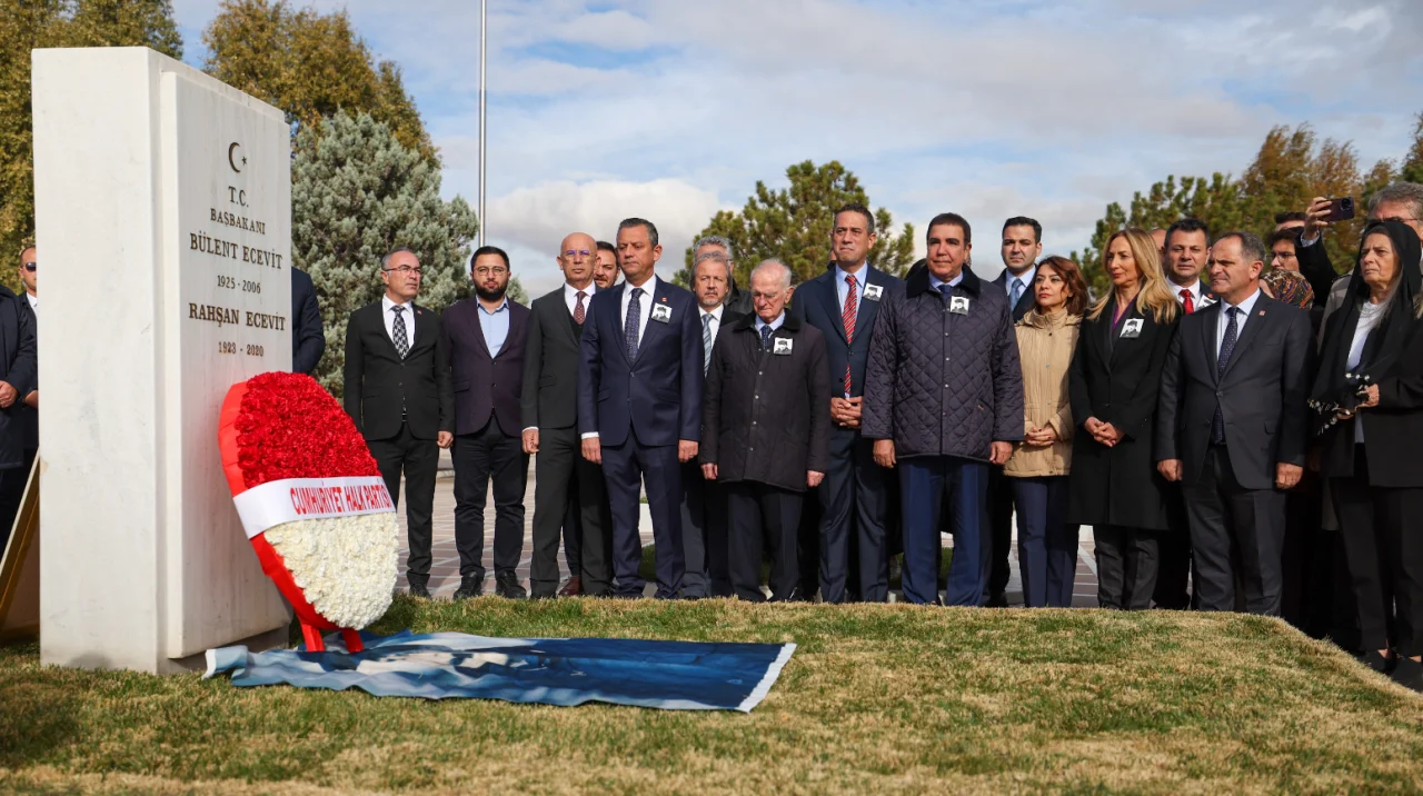 Bülent Ecevit, ölümünün 18'inci yılında mezarı başında anıldı