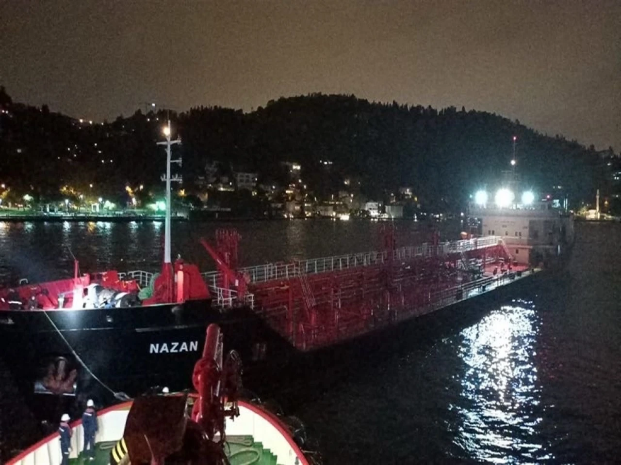 İstanbul Boğazı'nda tanker alarmı! Çift yönlü olarak boğaz gemi trafiğine kapatıldı!