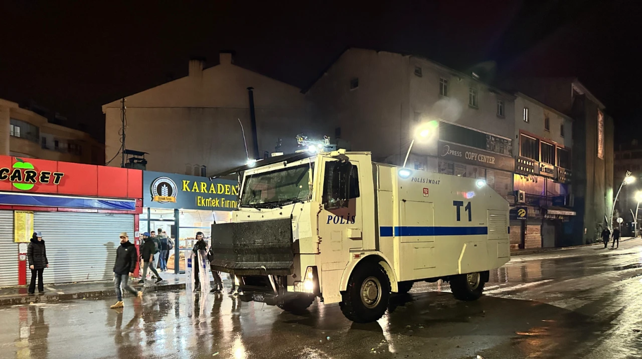 Tunceli'de kayyım ataması için protesto: İzinsiz protesto gösterisine katılan 8 kişi gözaltına alındı