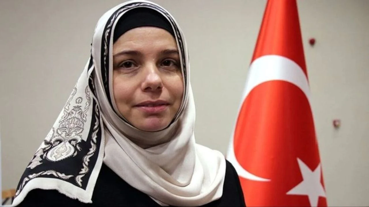 Diyanet’in 2 numarası çift maaşlı çıkmıştı! Huriye Martı Kimdir, Kaç Yaşında, Nereli, Hangi Okuldan Mezun, Evli mi, Boşandı mı, Kitapları?