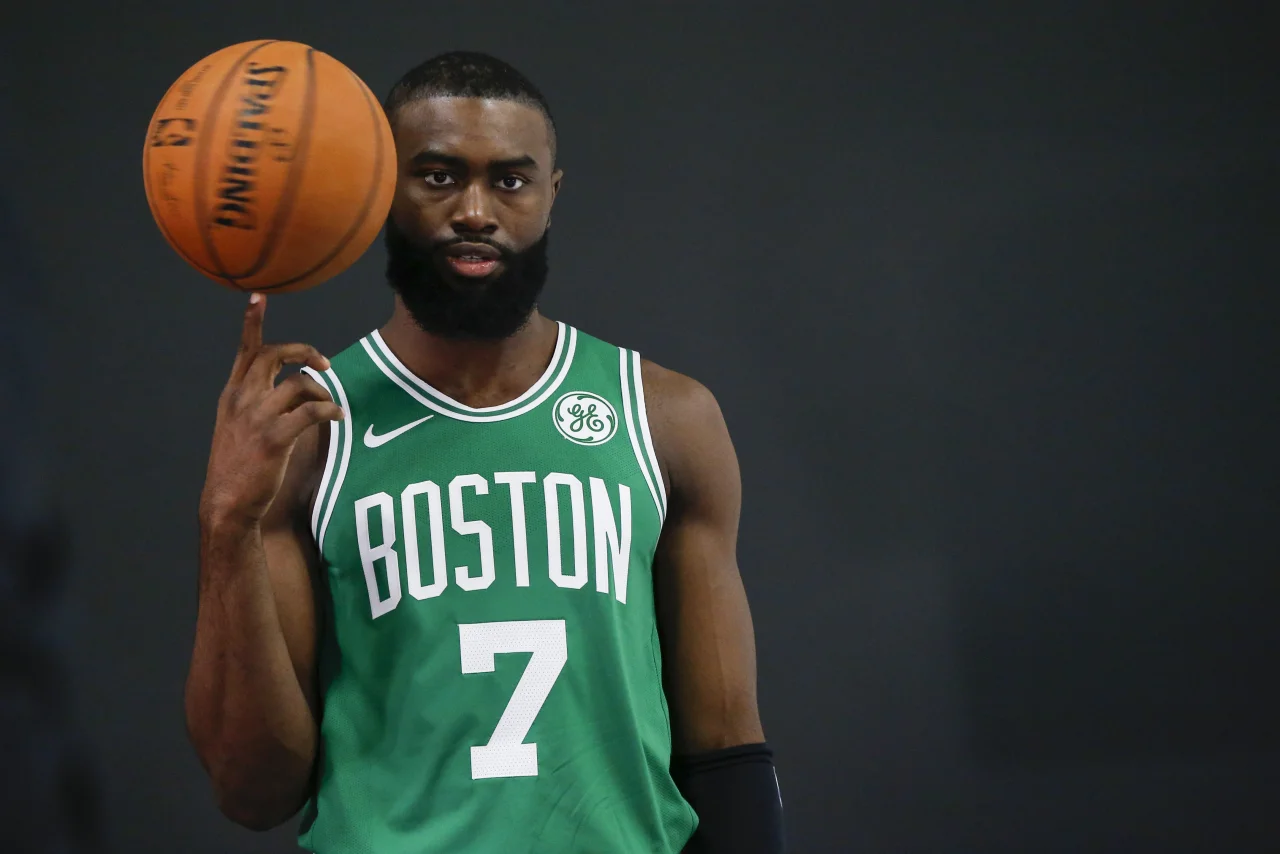 Jaylen Brown Kimdir? NBA’in Yenilikçi Yıldızı Hakkında Merak Edilenler