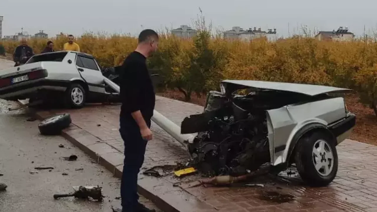 Antalya Döşemealtı’nda feci kaza! Araç ortadan ikiye ayrıldı!